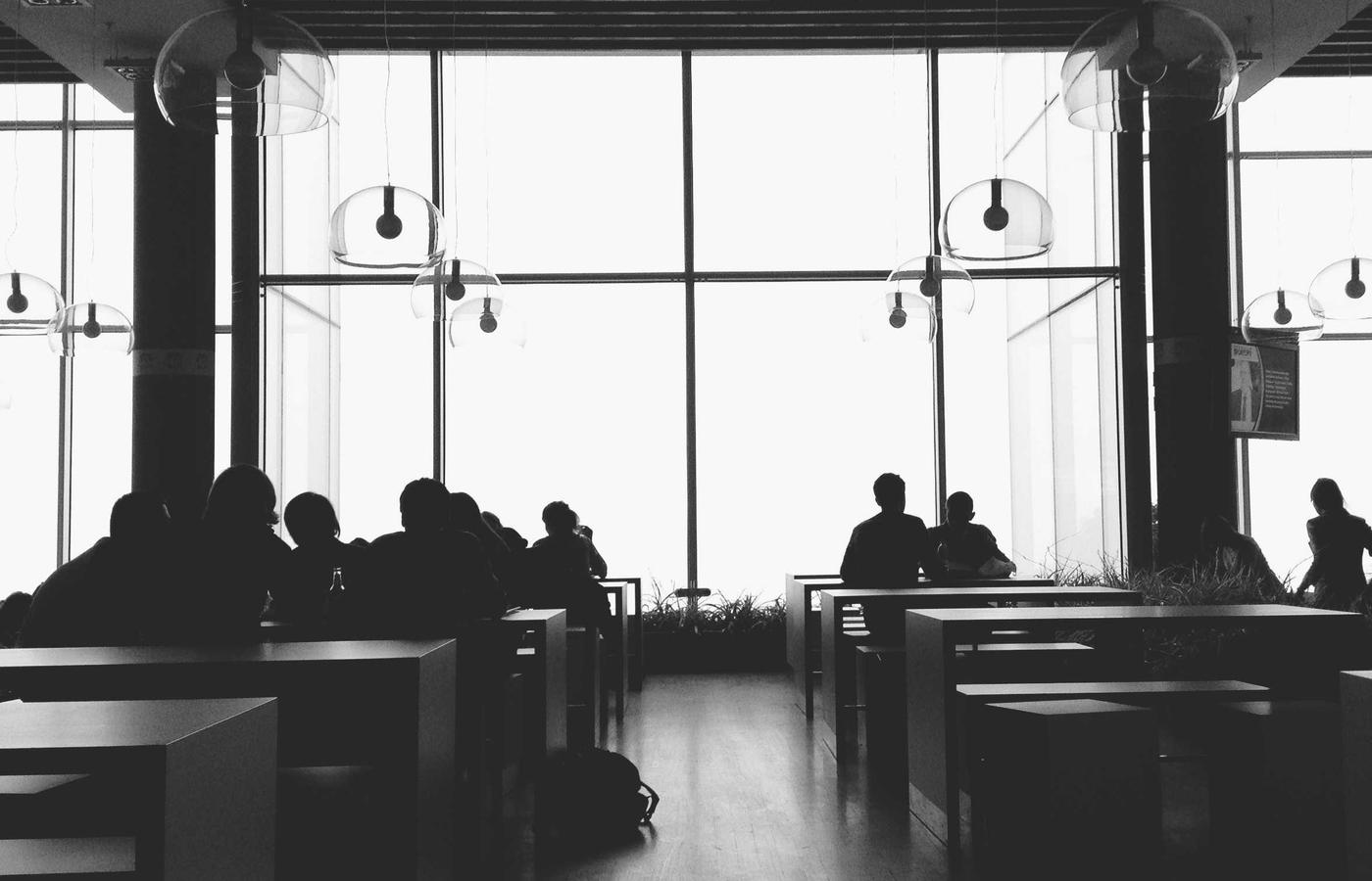 Schools and screens: field evidence beats panic